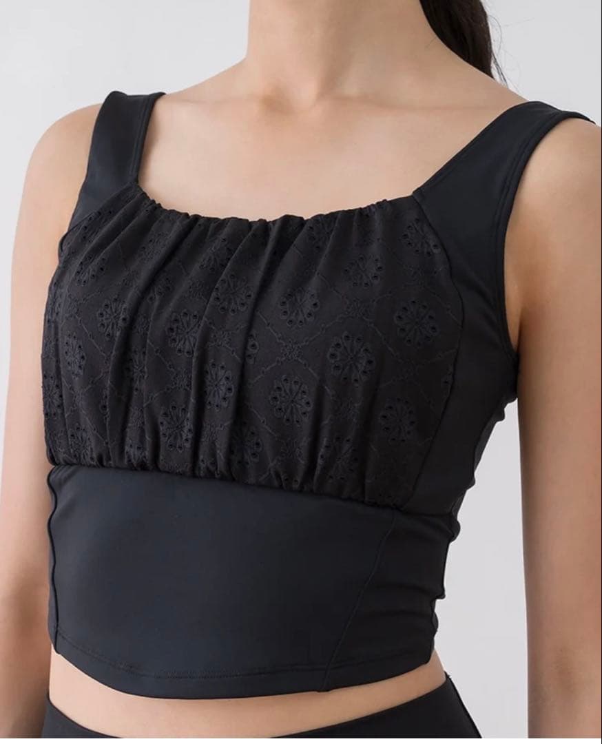 SUKALA ヨガウェア　レース フリル付きクロップトップ　新品　M