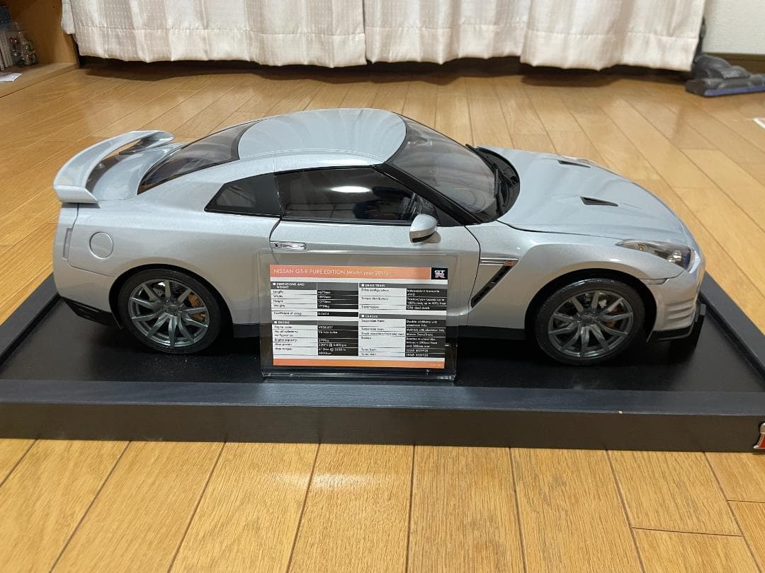 日産GT-R 2011年モデル R35 8分の1模型