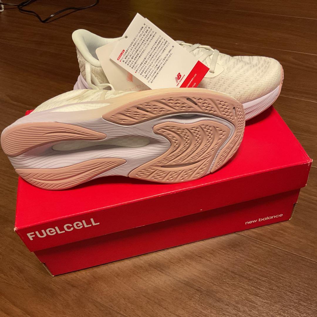 【新品・未使用】 new balance ランニングシューズ WFCPRWV4