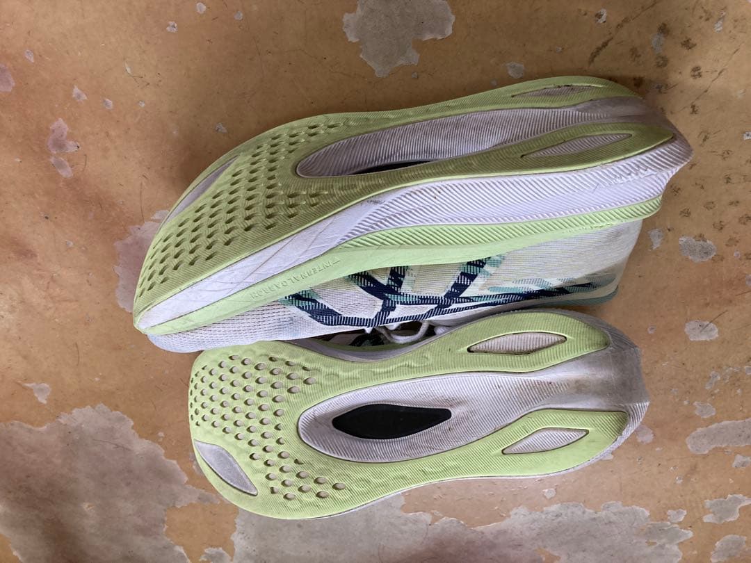 アシックスASICSマジックスピード4