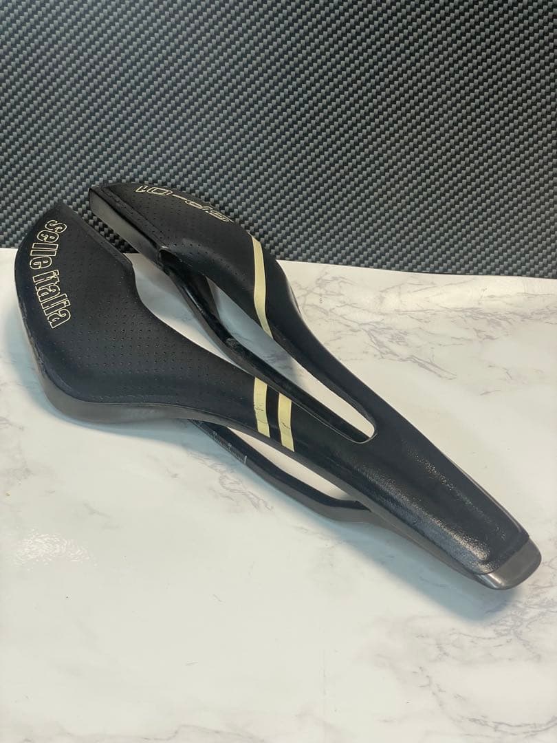 selle italia sp-01 tenko フルカーボンサドル　軽量