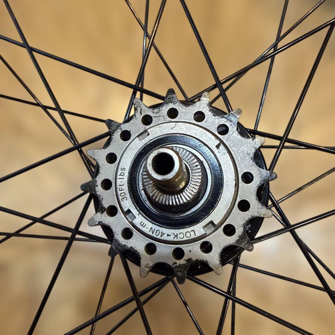 leader725の純正のリアホイール　タイヤ付き　ピスト