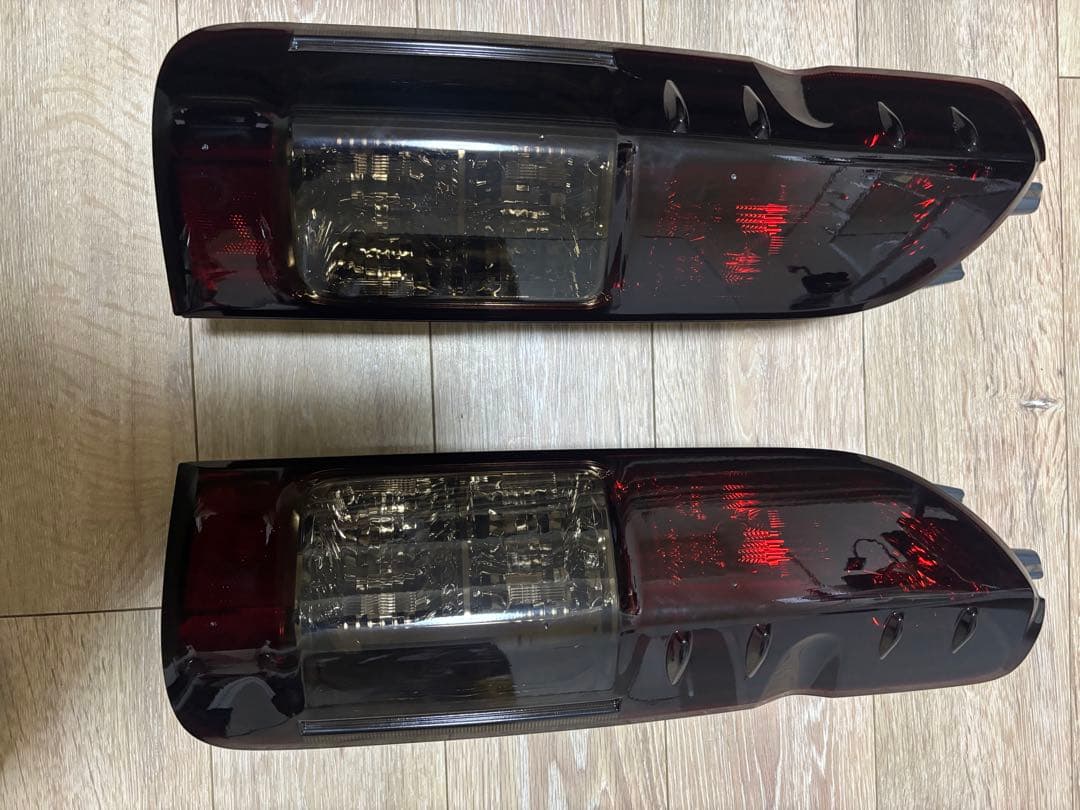 200系 ハイエース キャンディブラックテール 業者塗装!!
