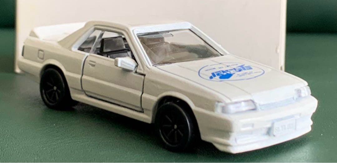 トミカ ジェネシス特注 ニッサン スカイライン R31 白