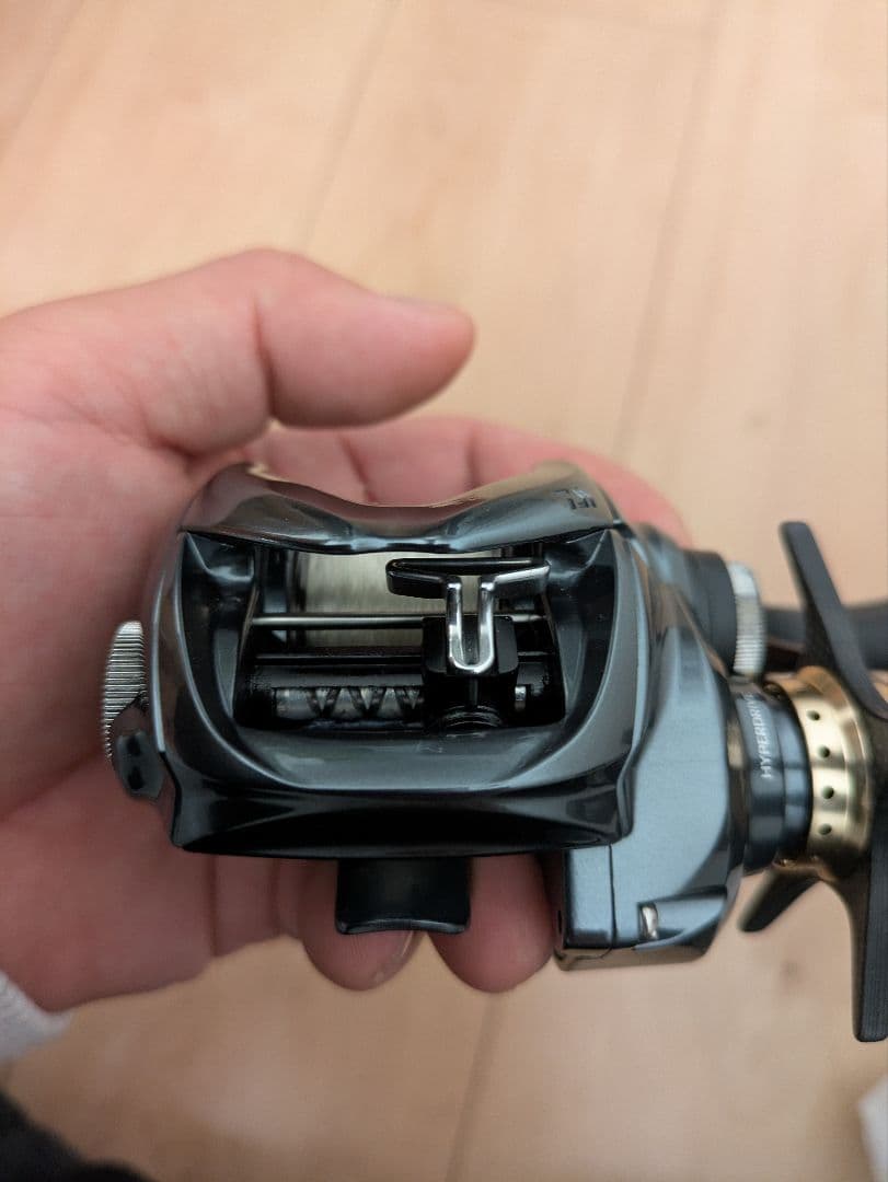美品 ダイワ 25タトゥーラ SVTW 100HL