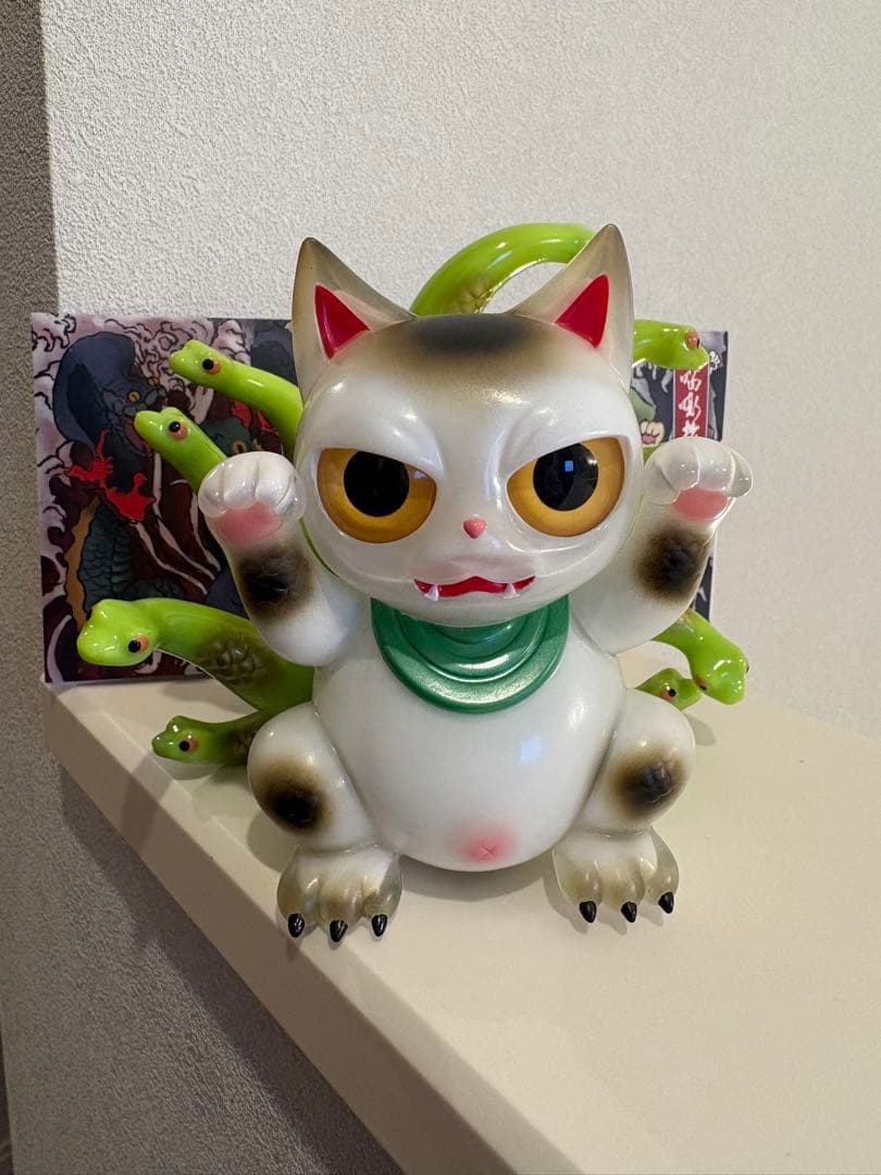 ニャスラ　ソフビ　MEOWWWTHRA