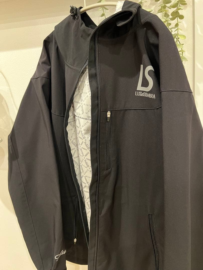 LS ルースイソンブラ　フード付きジャケット 黒