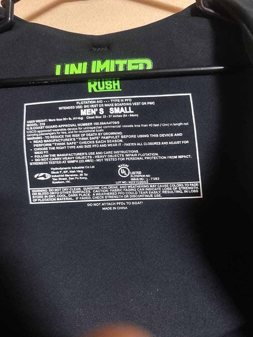 送料無料！超美品！UNLIMITED RUSH ライフジャケットSジェットスキー