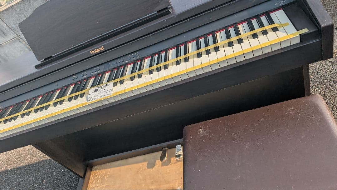 送料込み 音・機能のROLAND 電子ピアノ RP401 14年製 激安販売中