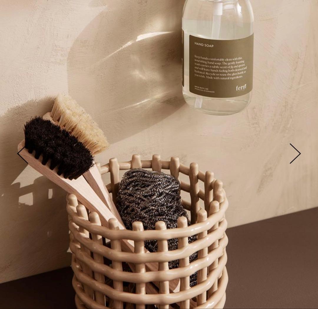 ferm LIVING セラミックバスケットS