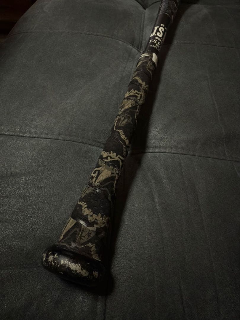Marucci 黒ワニバット83㎝　700g