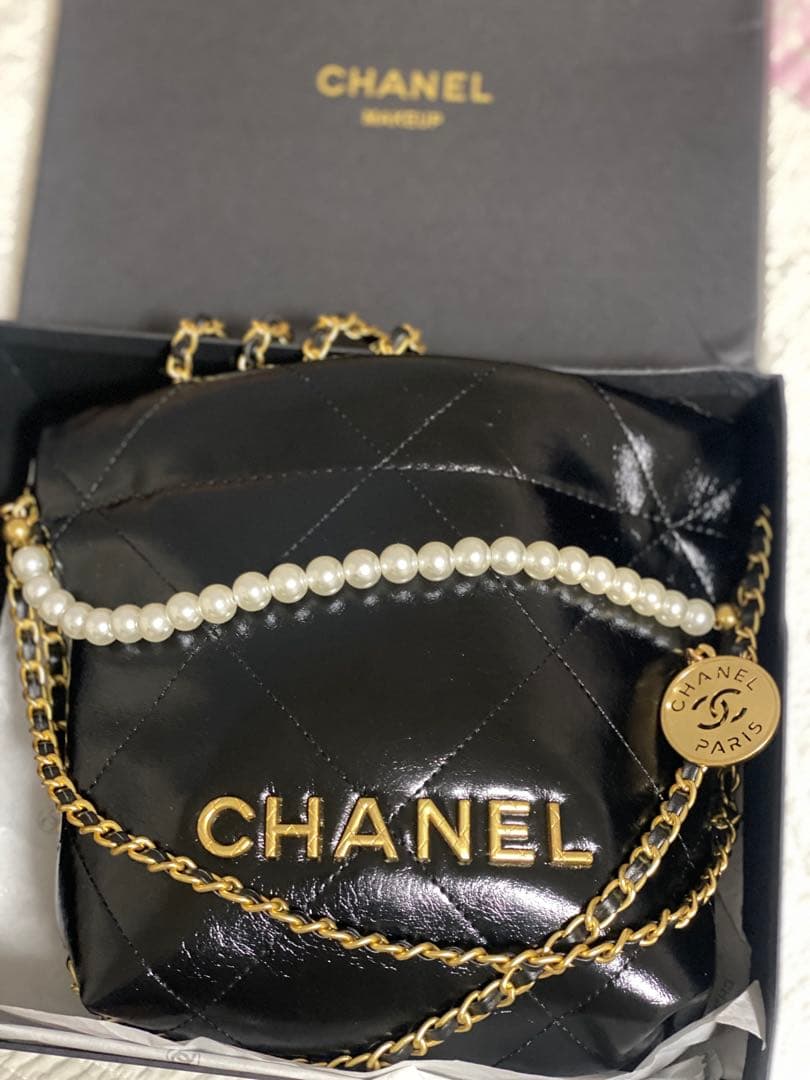 CHANEL ノベルティ チェーンバッグ パール 箱潰れ ドバイにて