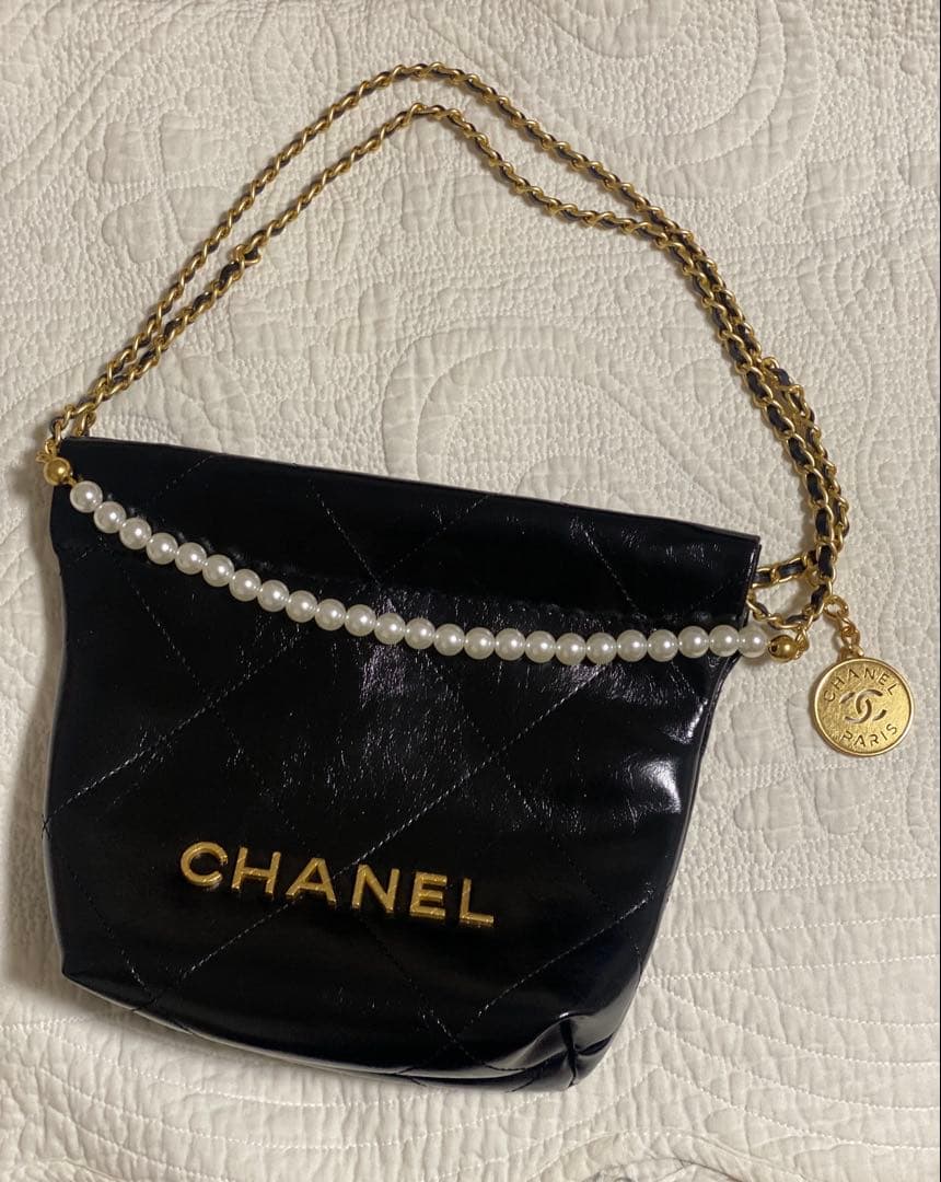 CHANEL ノベルティ チェーンバッグ パール 箱潰れ ドバイにて