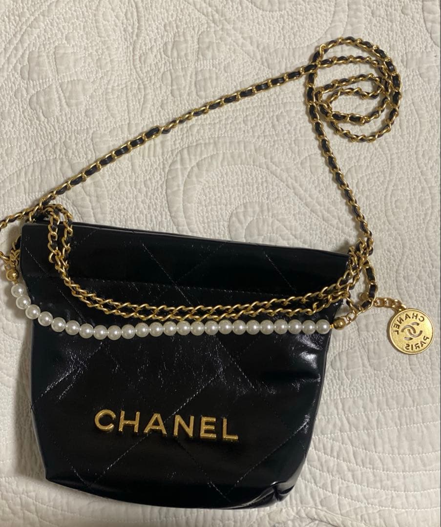 CHANEL ノベルティ チェーンバッグ パール 箱潰れ ドバイにて