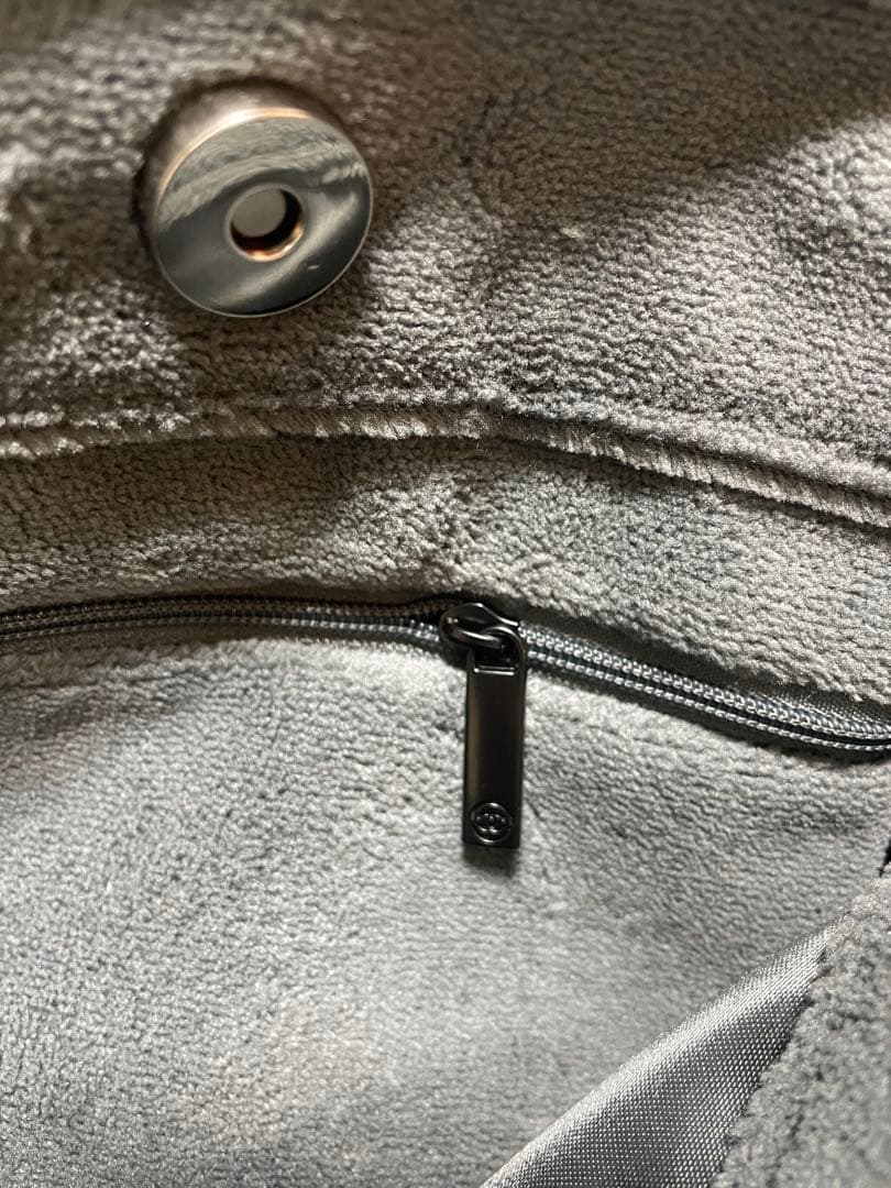 CHANEL グレー ショルダーバッグ