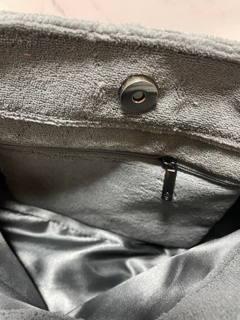 CHANEL グレー ショルダーバッグ