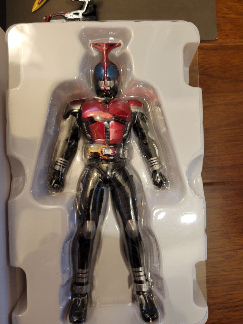 S.H フィギュアーツ 仮面ライダーカブト ライダーフォーム(初回版) 真骨彫