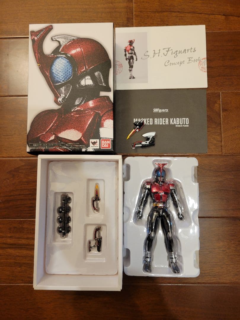 S.H フィギュアーツ 仮面ライダーカブト ライダーフォーム(初回版) 真骨彫