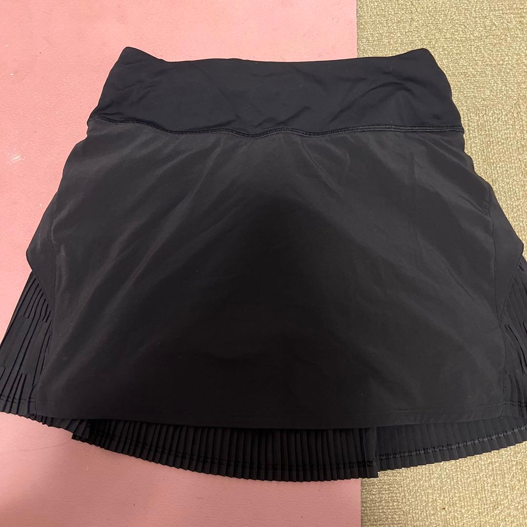 Lululemon ブラック プリーツスカート