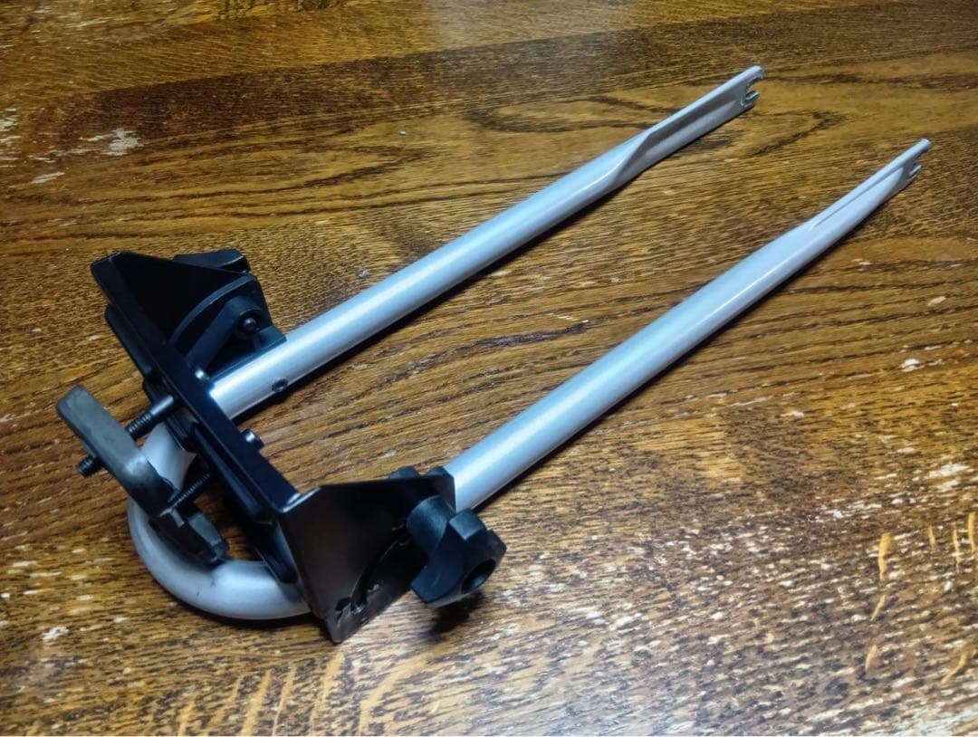 スーリー　THULE製　フロントホイールホルダー