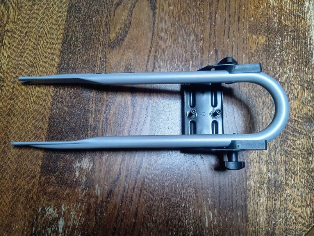 スーリー　THULE製　フロントホイールホルダー