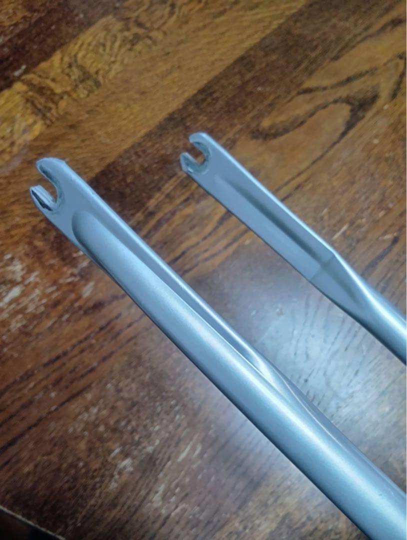 スーリー　THULE製　フロントホイールホルダー