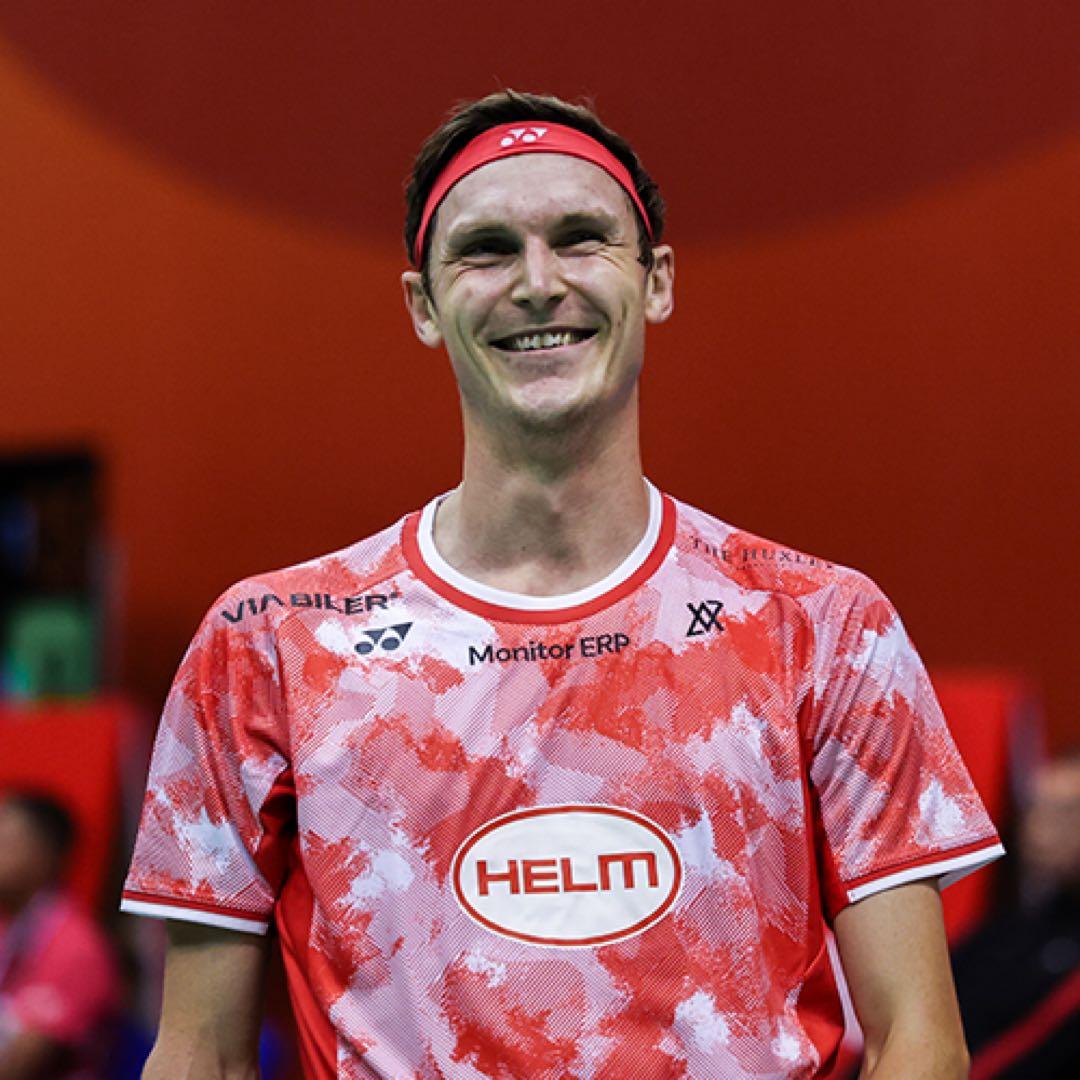 YONEX ビクターアクセルセンモデル　Oサイズ　レッド
