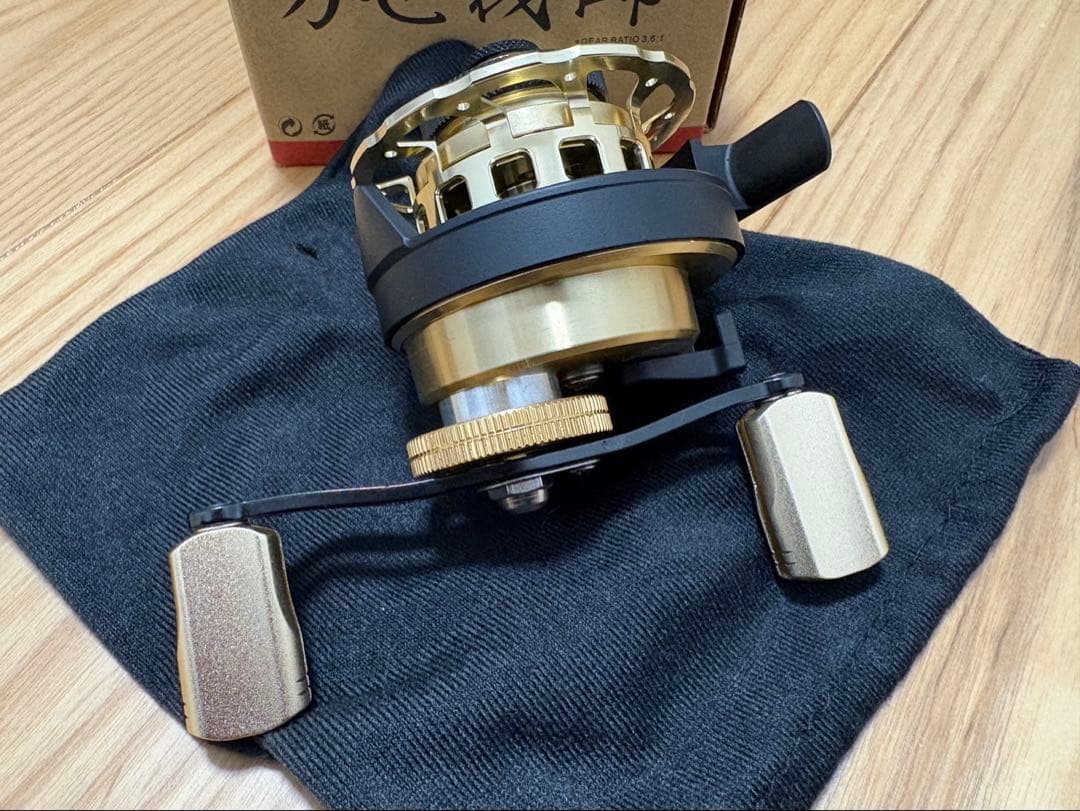 未使用 筏リール 右巻き マグネットブレーキ付 カセリール カセ釣り片軸リール
