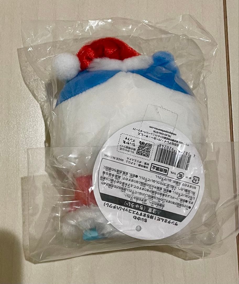 ちいかわ　サンタさんだ！持ちますマスコット(ハチワレ)