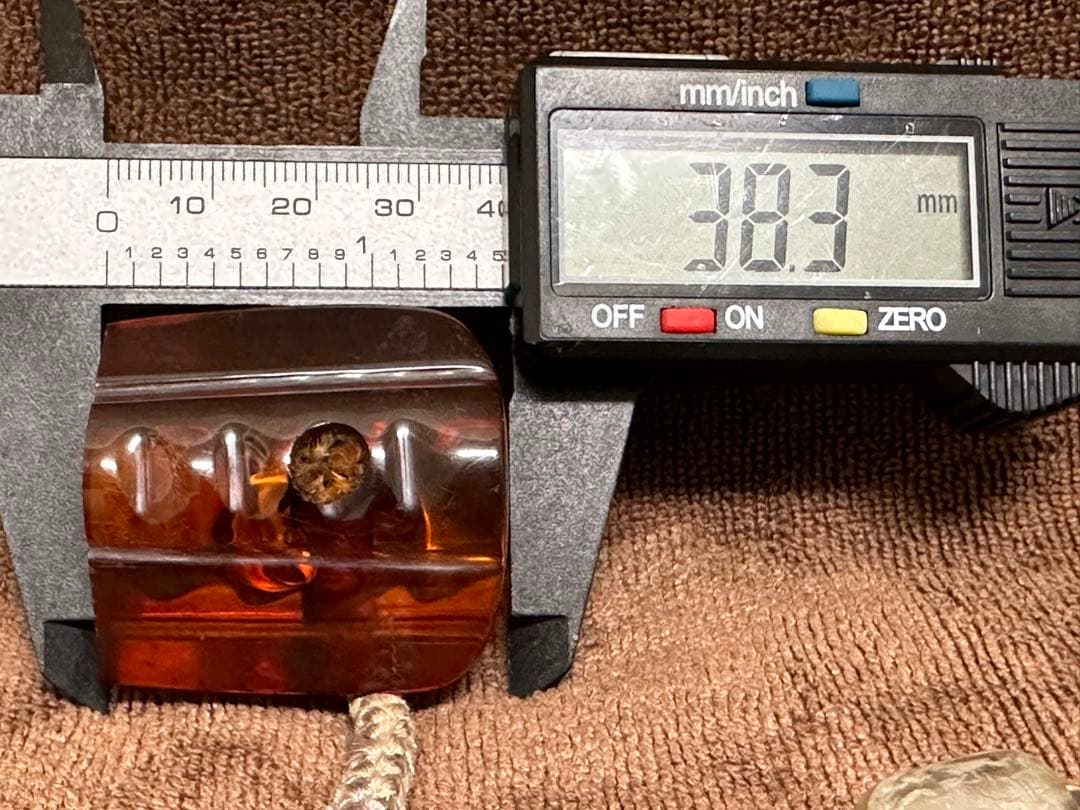 和装小物　琥珀 根付 緒締め付　彫刻 金工 細工 印籠 緒締め玉