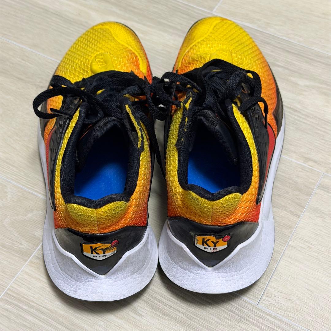 Nike kyrie low 2 バスケットボールシューズ イエロー/オレンジ