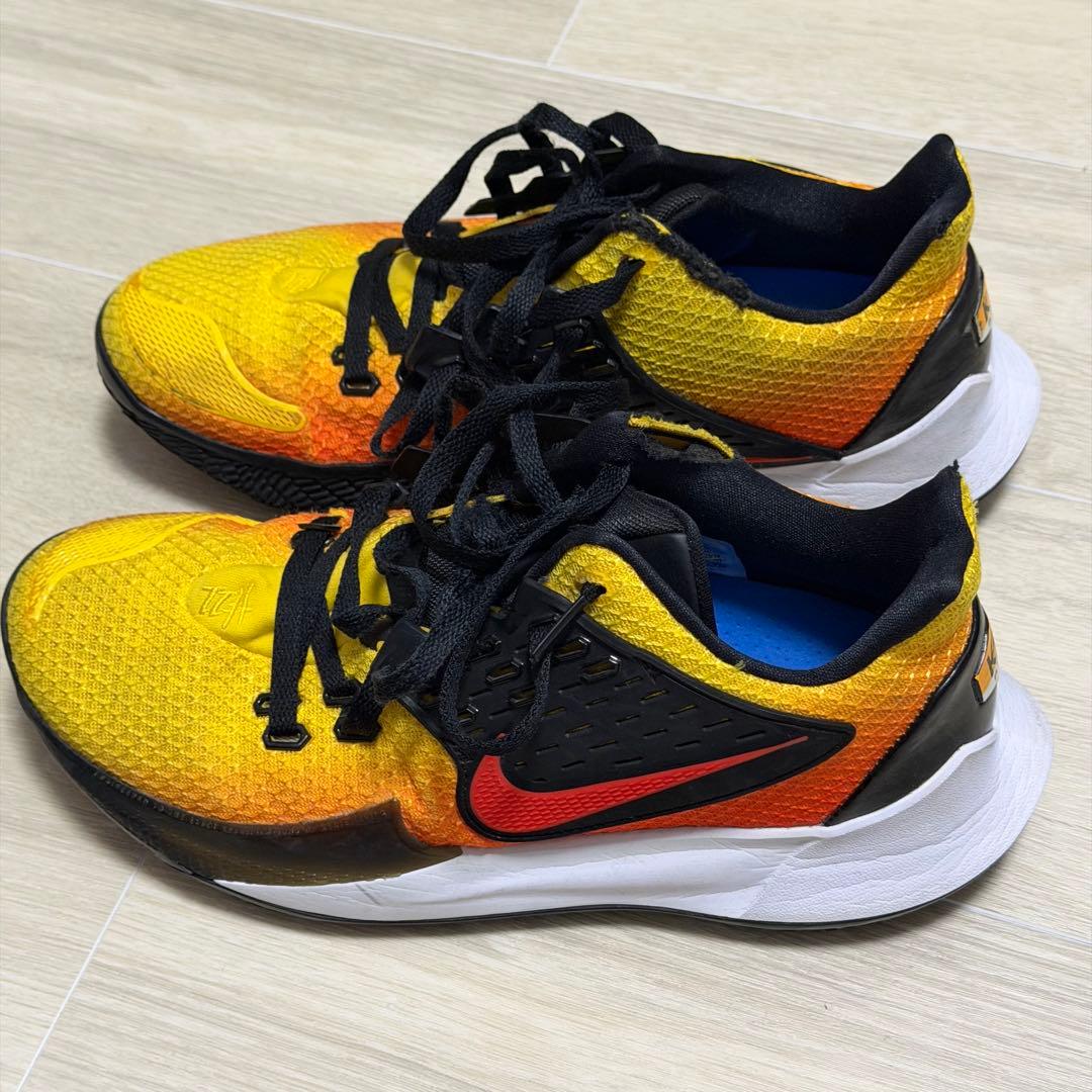 Nike kyrie low 2 バスケットボールシューズ イエロー/オレンジ