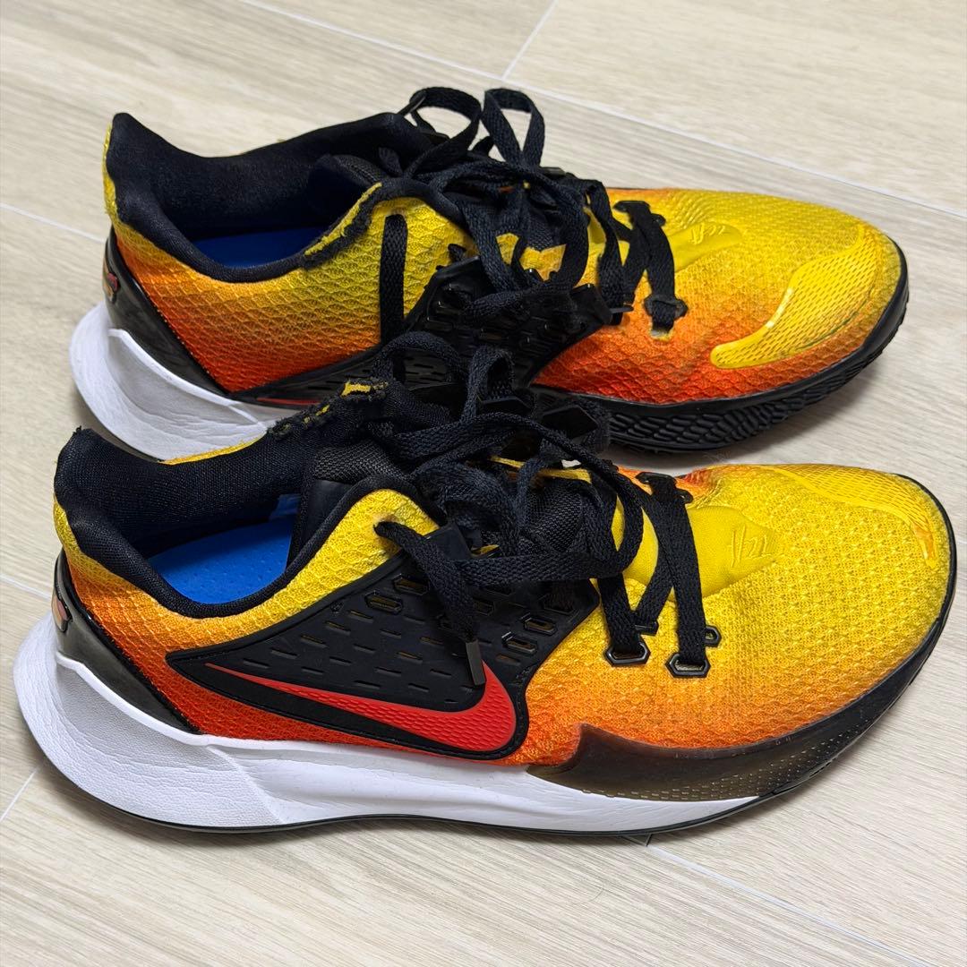 Nike kyrie low 2 バスケットボールシューズ イエロー/オレンジ