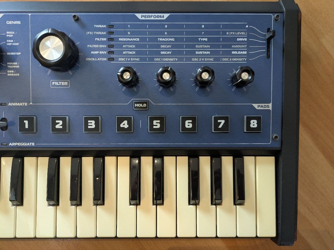 novation mininova シンセサイザー