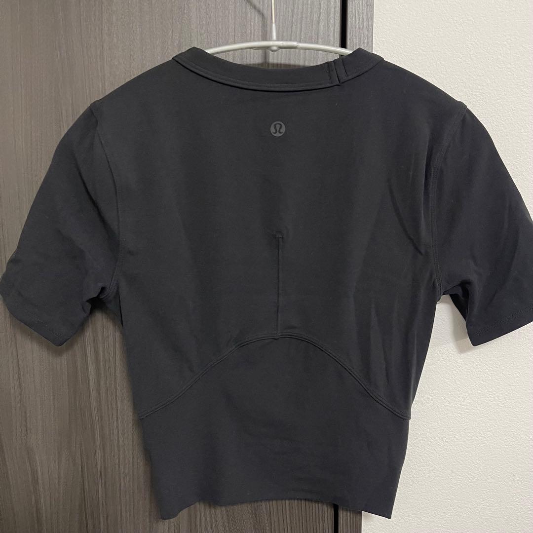Lululemon ブラック ショートスリーブ Tシャツ