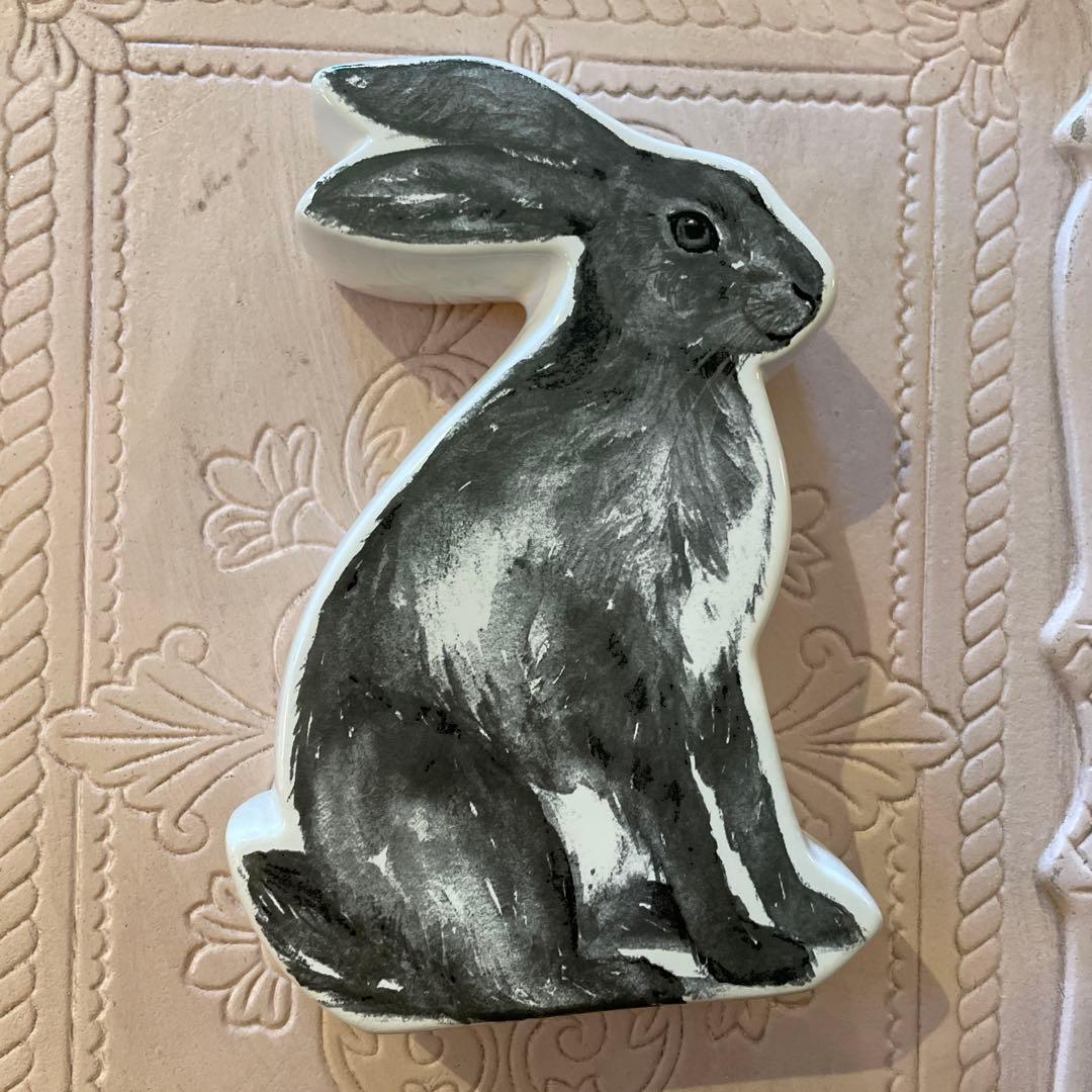 古いうさぎの陶器貯金箱