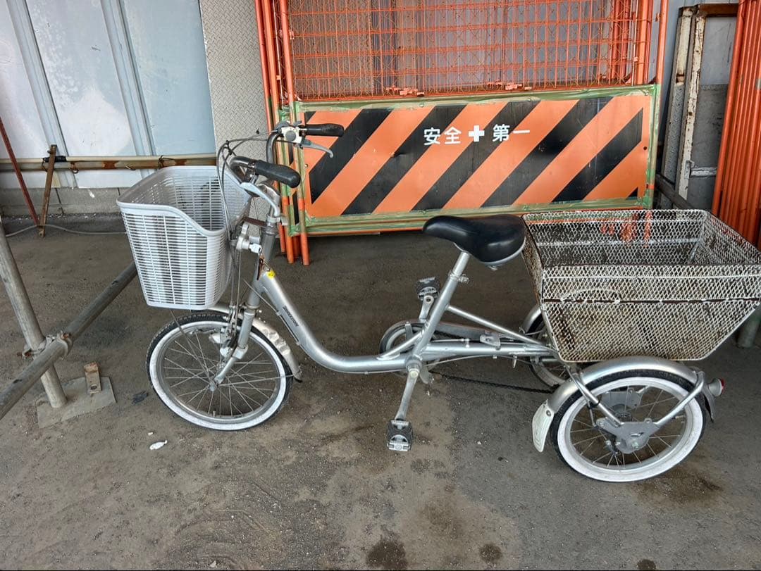 BRIDGESTONE 三輪車 シティサイクル シルバー 前後バスケット付き