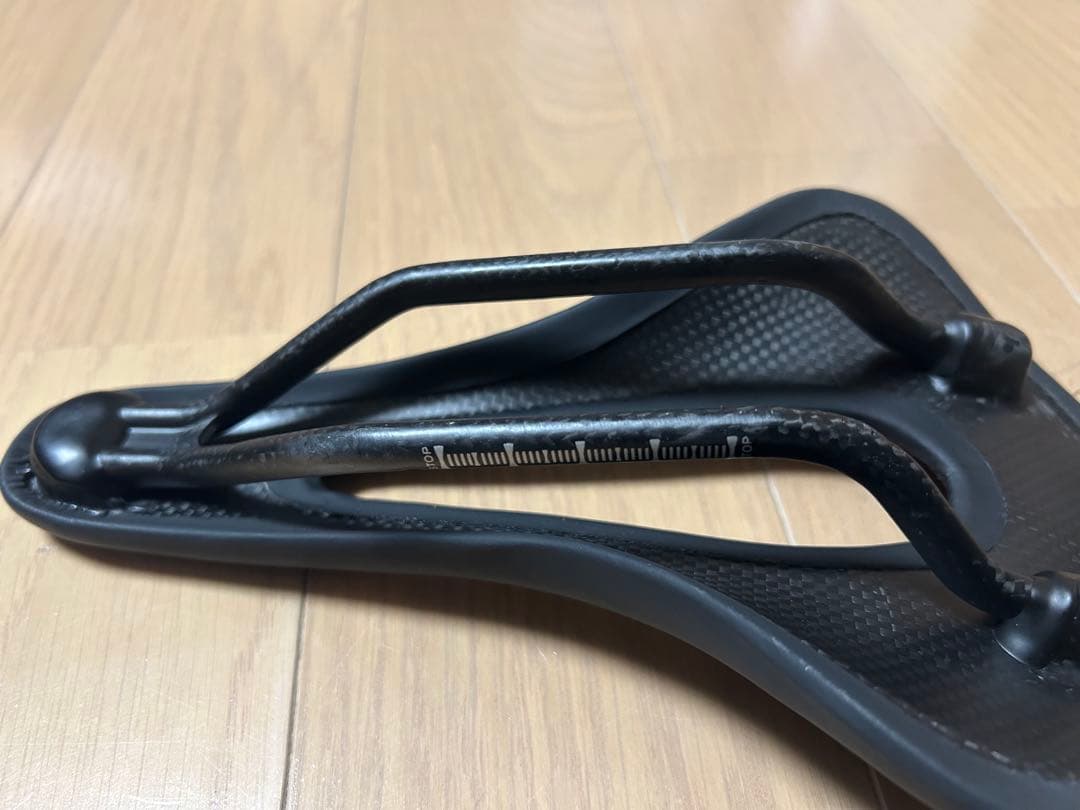 YOELEO CL MAX カーボンサドル 140mm