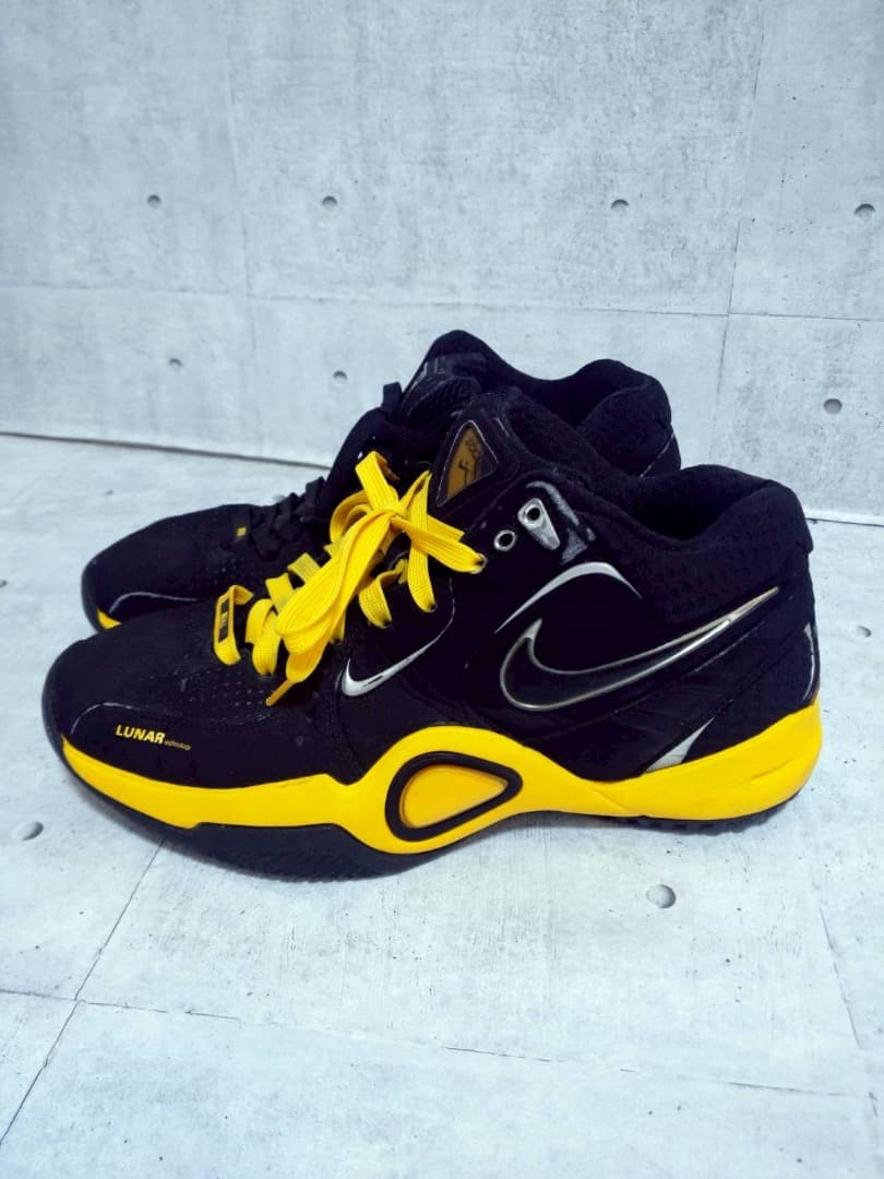 NIKE　ナイキ スニーカー ブラック×イエロー 28　メンズ　スポーツ