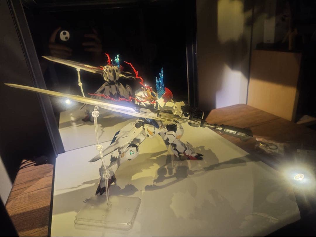 フィギュアケース　ライトアップ　背面　上面　下面ミラー　展示　ハンドメイド