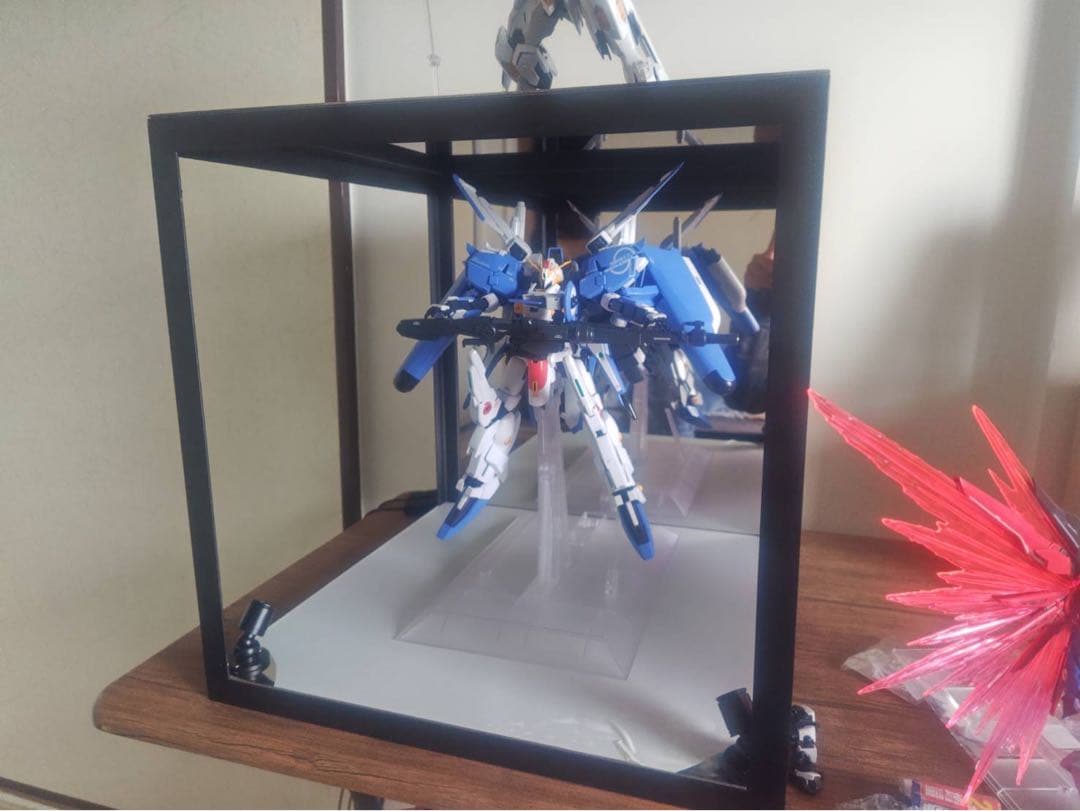 フィギュアケース　ライトアップ　背面　上面　下面ミラー　展示　ハンドメイド