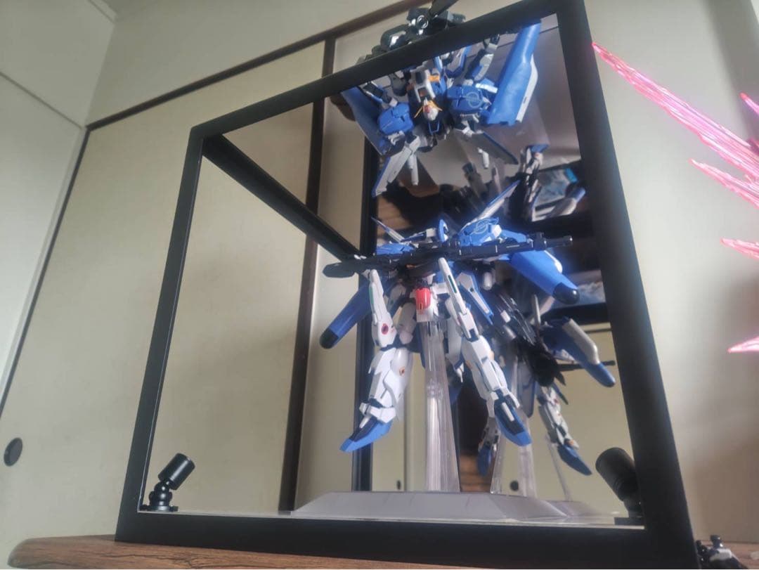フィギュアケース　ライトアップ　背面　上面　下面ミラー　展示　ハンドメイド
