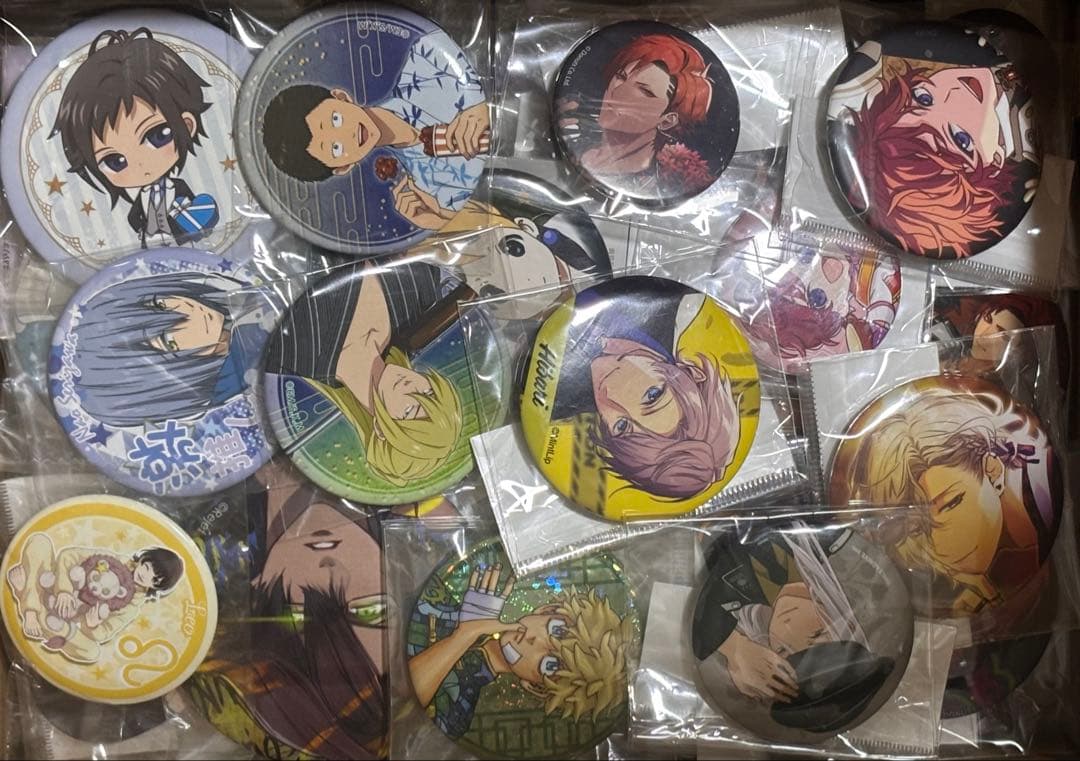 アニメグッズ　ノンジャンル　缶バッジ　120点以上　まとめ売り　大量　60サイズ