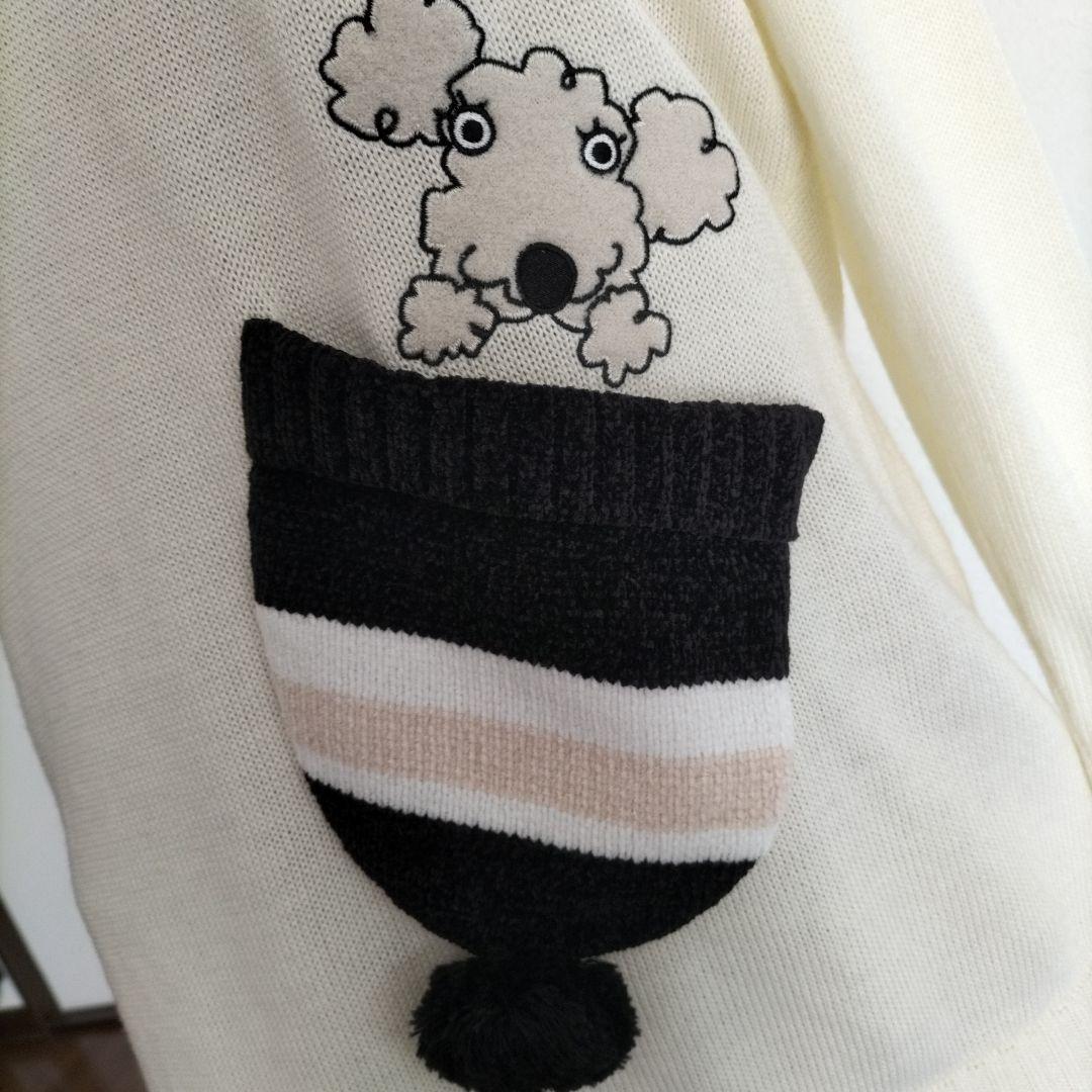 未使用犬刺繍付きアイボリーハイネックセーター