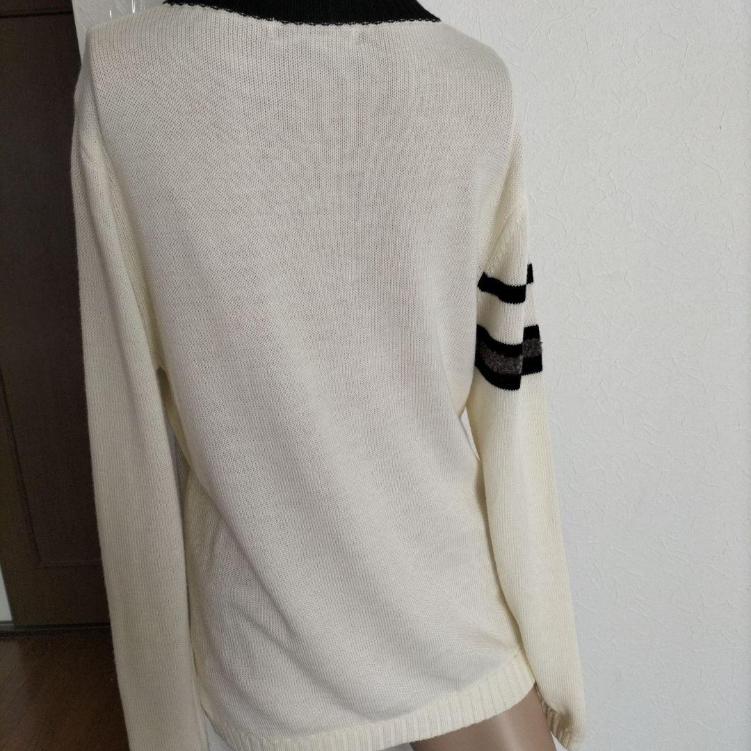 未使用犬刺繍付きアイボリーハイネックセーター