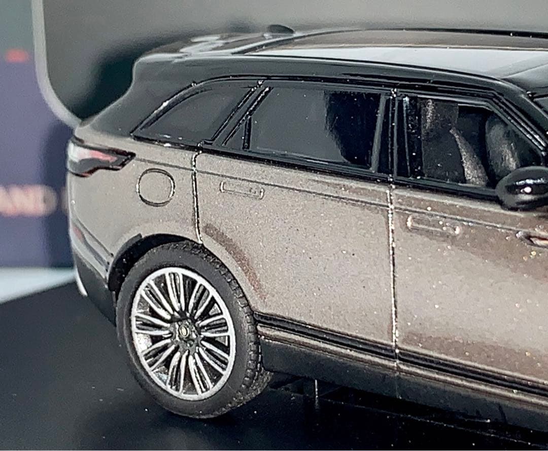 LCDモデル ランドローバー レンジローバ ヴェラール 1/64 ブラウン