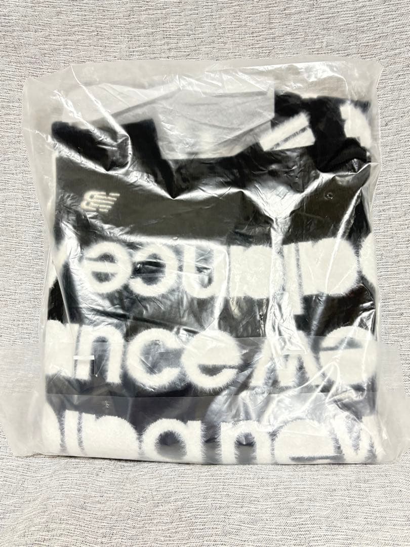 S ☆新品☆ ニューバランス タイプライターロゴ クルーネックニット　ブラック