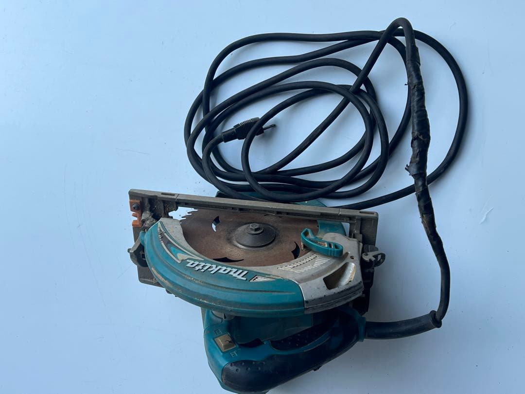 中古　makita マキタ 190mm丸ノコ 5837BA