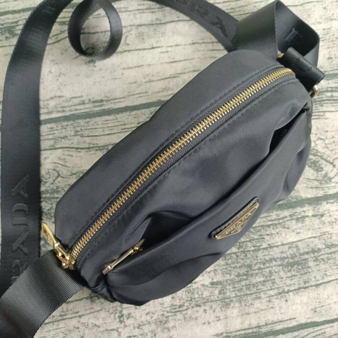 PRADA ノベルティ ブラック ショルダーバック ナイロン p1