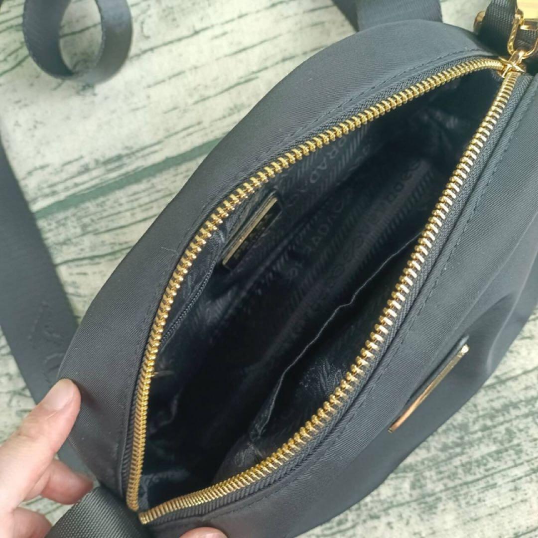 PRADA ノベルティ ブラック ショルダーバック ナイロン p1